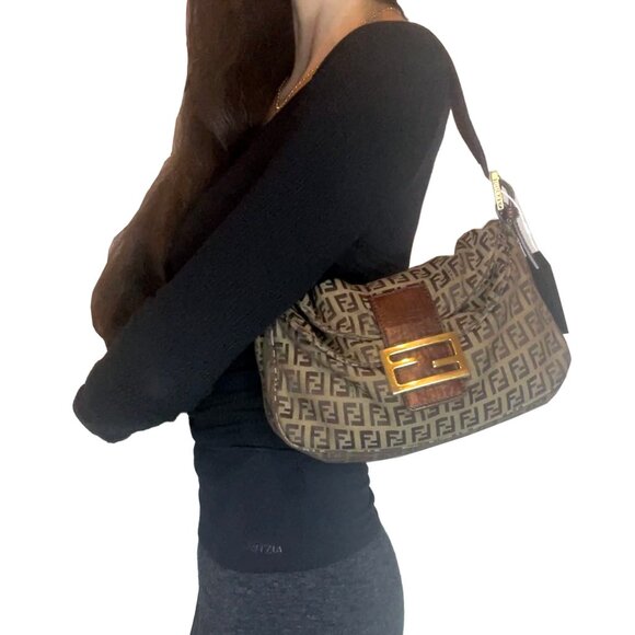 Authentic FENDI Mamma Zucca Zucchino Bucket Baguette Tan Gold Flap Bag Purse - Picture 2 of 15